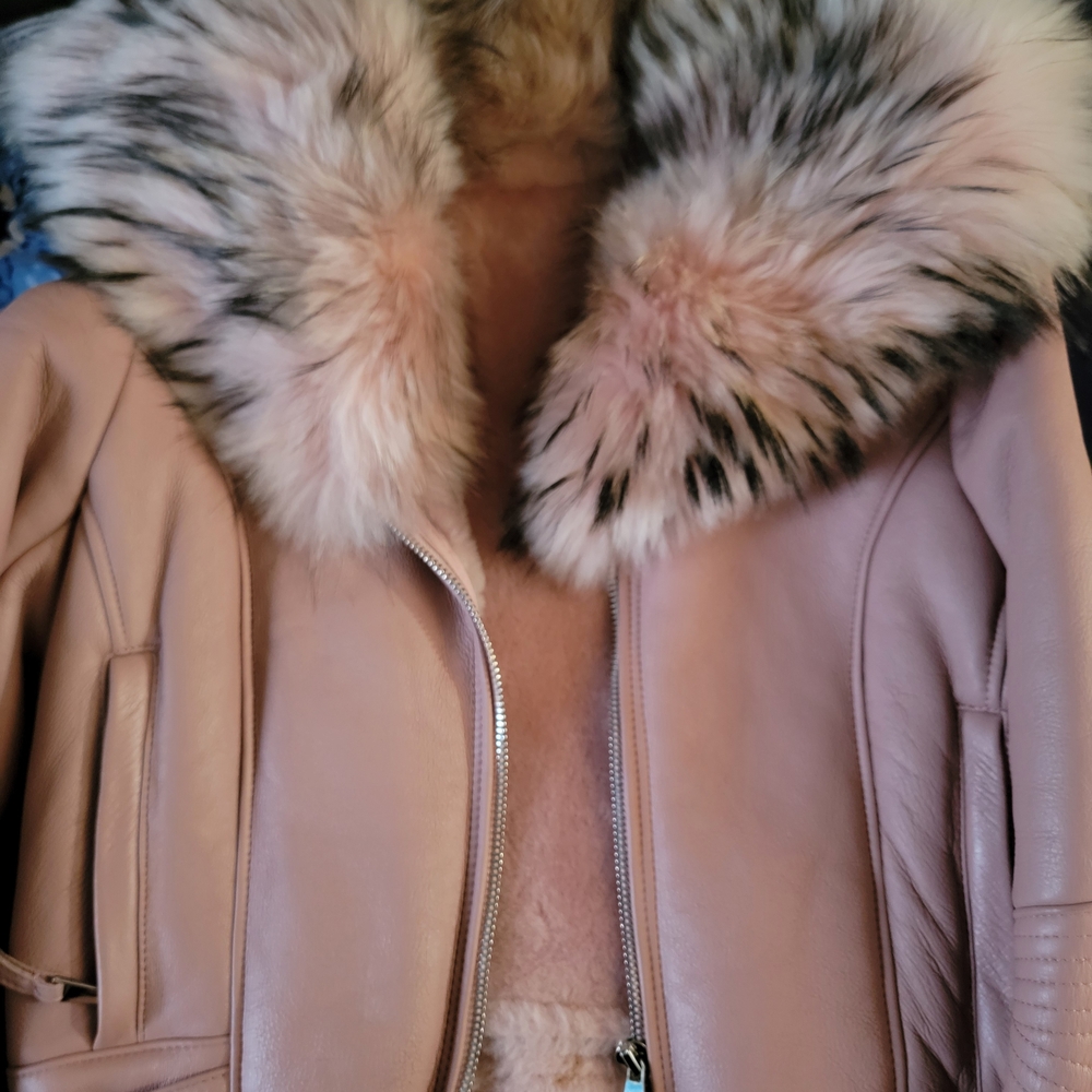 Chic Pink Leather Jacket with Luxurious Fur Collar